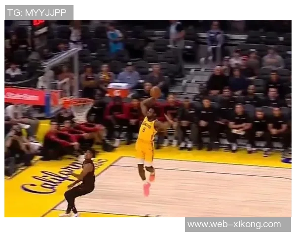 布朗尼单臂补扣震撼全场克内克特称赞他是兄弟太燃了 布朗尼单臂补扣震撼全场克内克特称赞他是兄弟太燃了