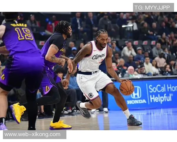 小卡称赞训练营表现出色年轻球员防守沟通能力显著提升 小卡称赞训练营表现出色年轻球员防守沟通能力显著提升