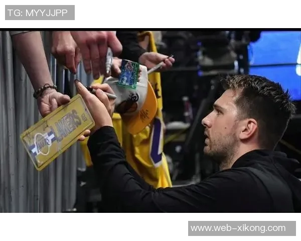 湖媒称里夫斯效率超东契奇引发热议球迷纷纷点赞 湖媒称里夫斯效率超东契奇引发热议球迷纷纷点赞